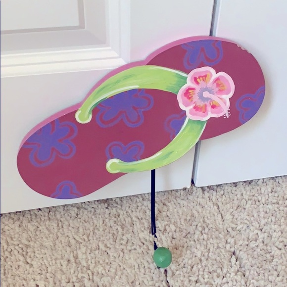 Wooden Flip Flop Wall Hook - Picture 1 of 3
